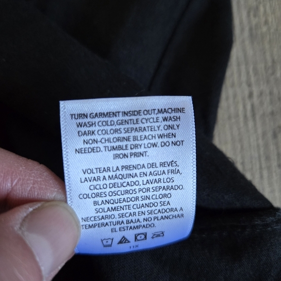 'Hoppy Halloween' Graphic T-Shirt in Black sz M (38-40) - Picture 7 of 7